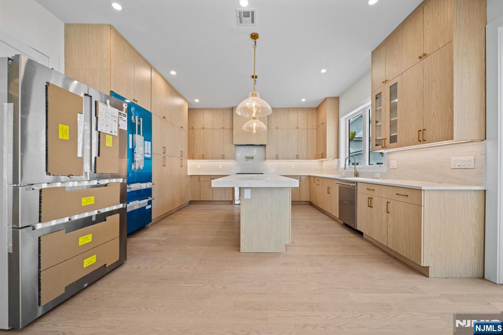 52 Congressional Parkway