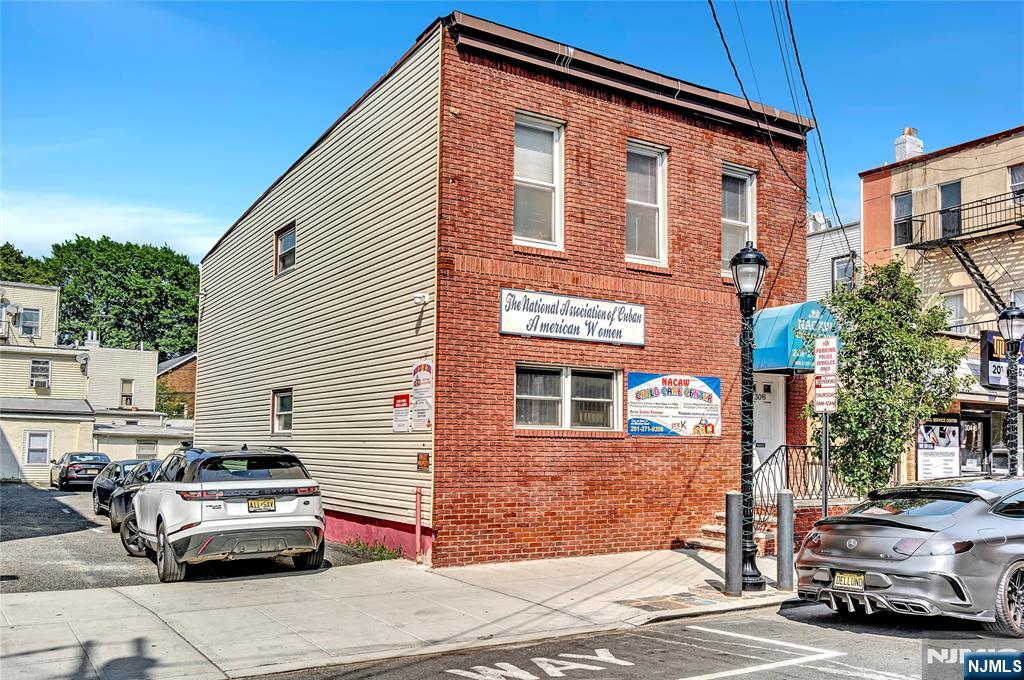 308 38th Street