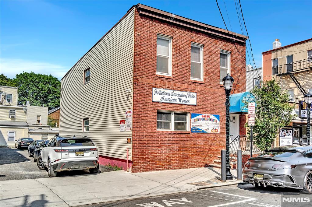 308 38th Street