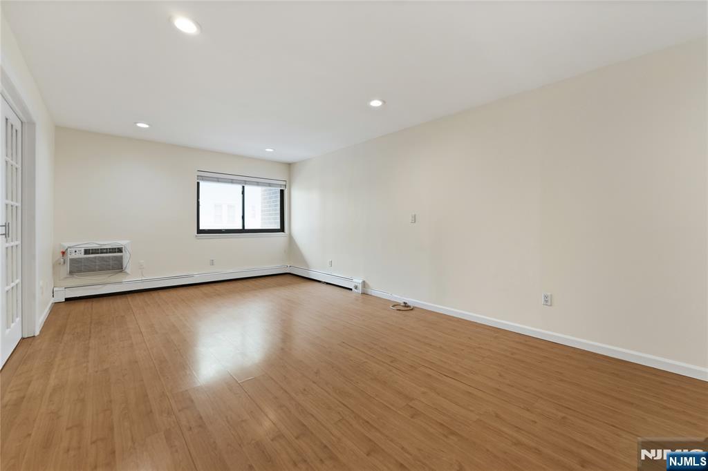 7117 Park Avenue A4