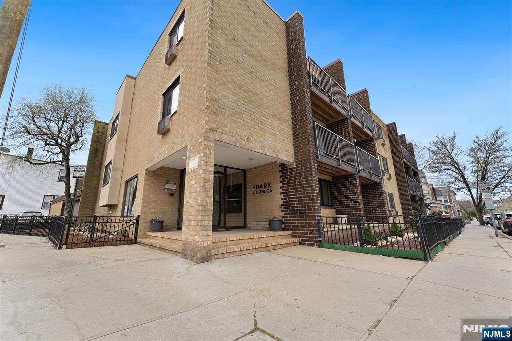 7117 Park Avenue A4