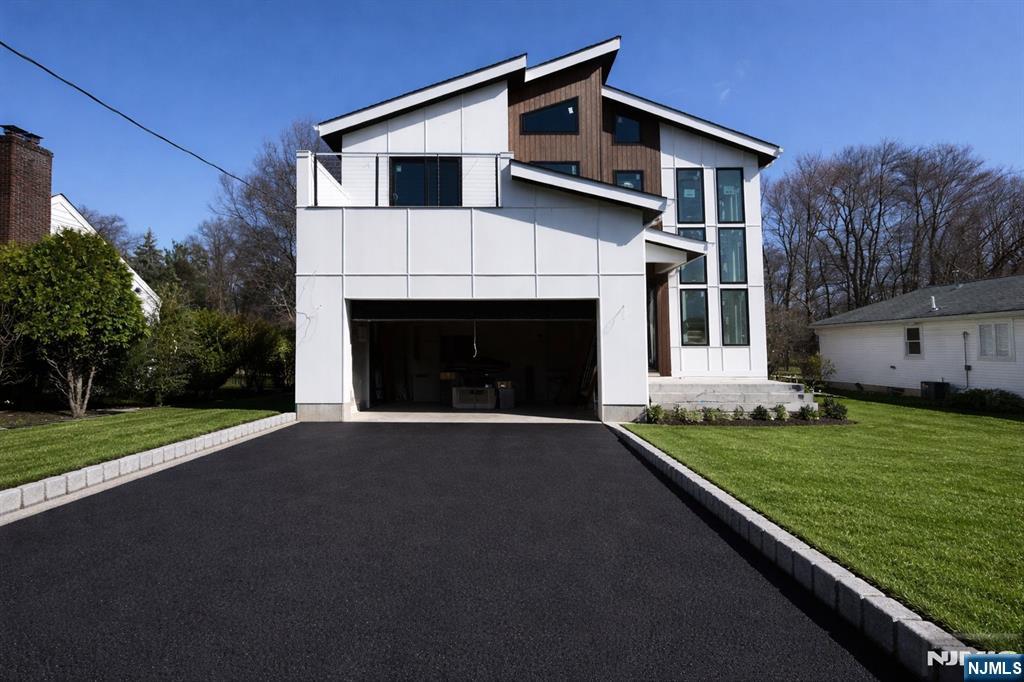 52 Congressional Parkway