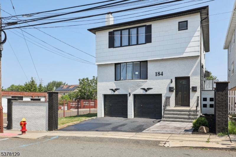 184 Albert St