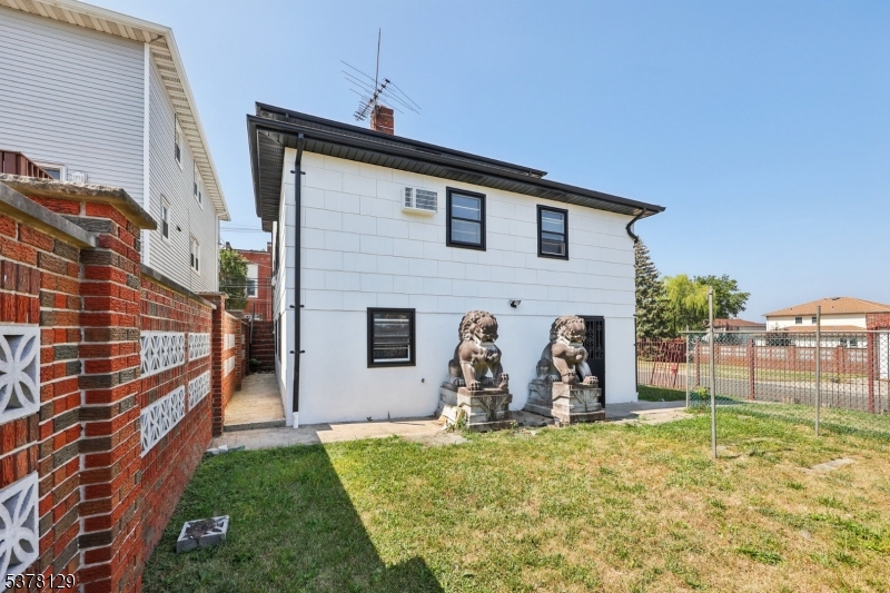 184 Albert St