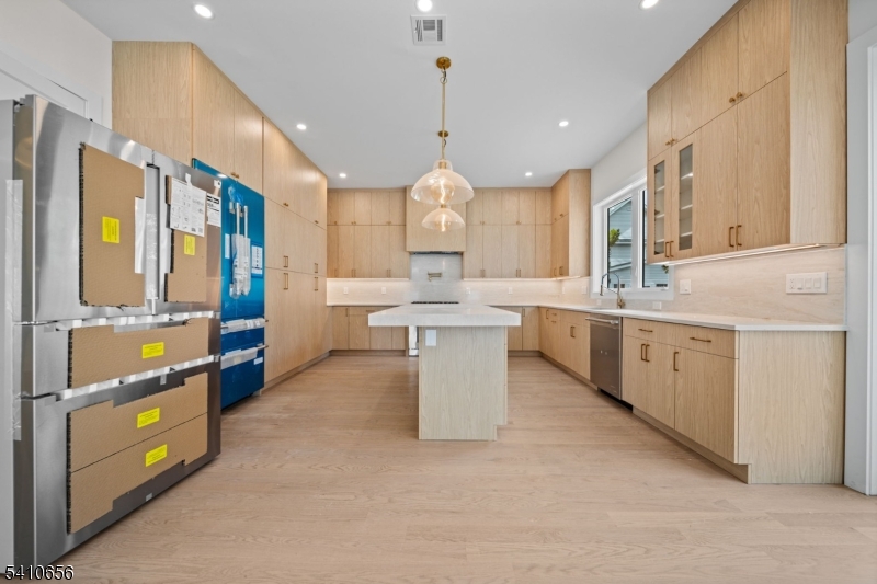 52 Congressional Pkwy