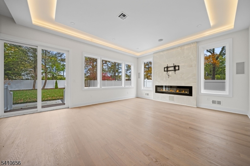 52 Congressional Pkwy