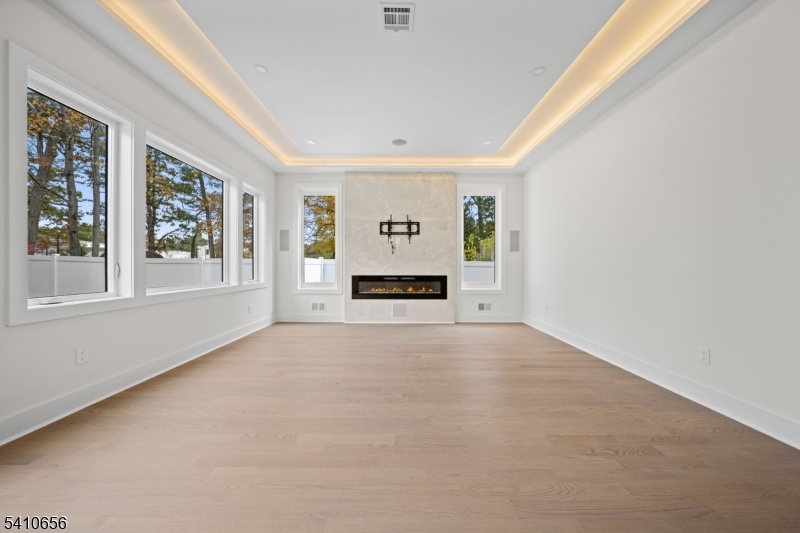 52 Congressional Pkwy