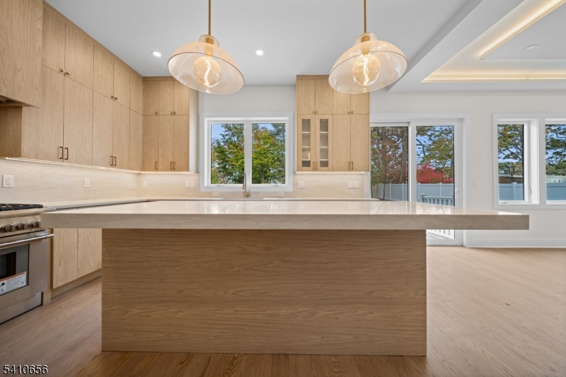 52 Congressional Pkwy