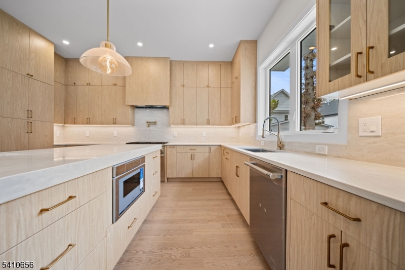 52 Congressional Pkwy