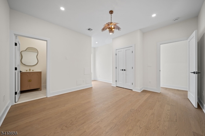 52 Congressional Pkwy