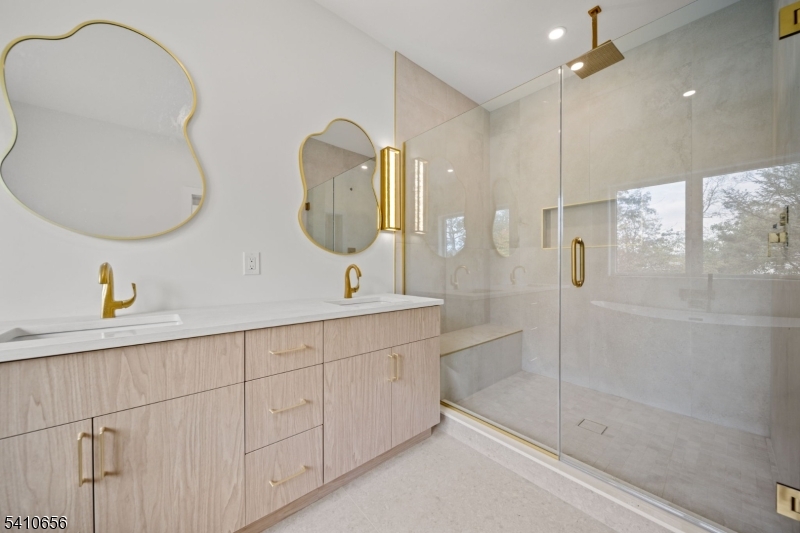 52 Congressional Pkwy