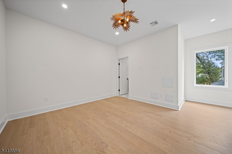 52 Congressional Pkwy