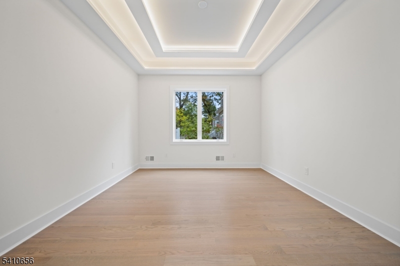 52 Congressional Pkwy