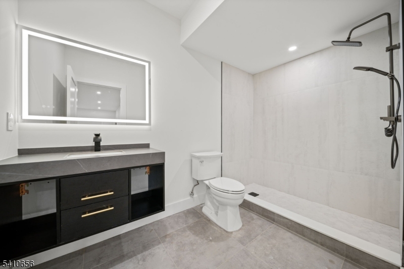 52 Congressional Pkwy