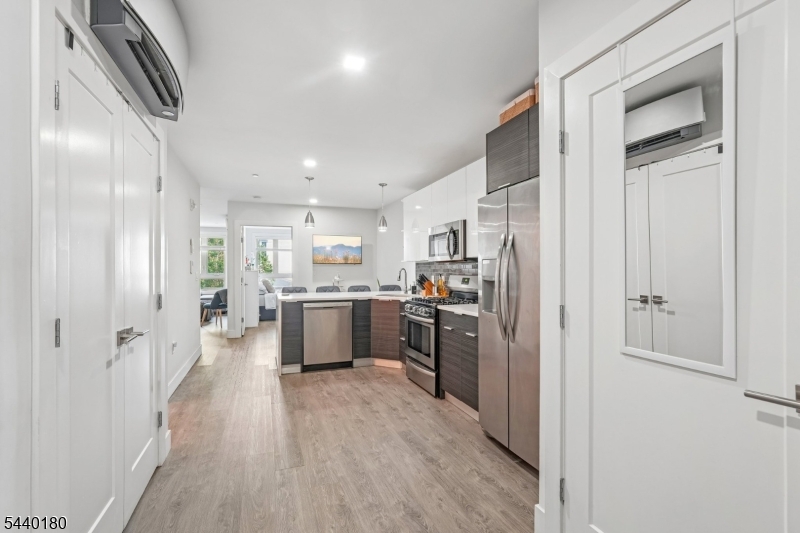 62 69Th St 209
