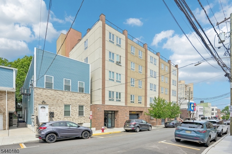 62 69Th St 209