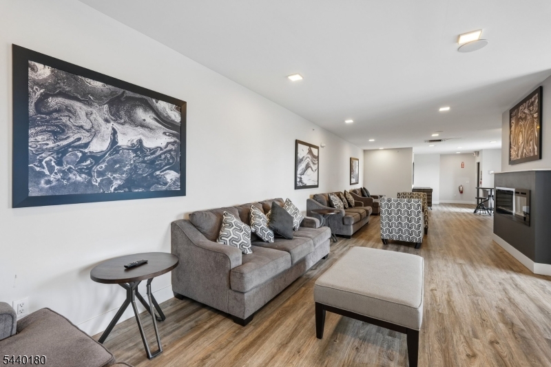 62 69Th St 209