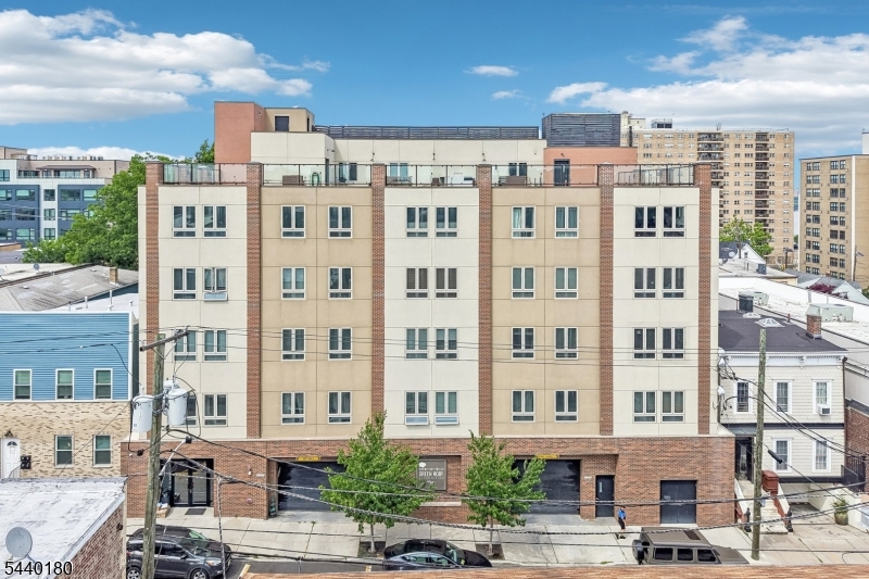 62 69Th St 209