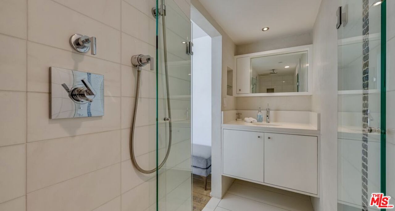 11 Marine Terrace Unit: 5