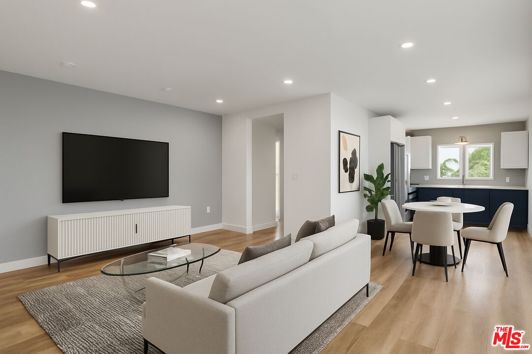 6350 Willoughby Ave Unit: 11