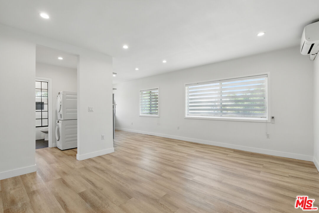 6350 Willoughby Ave Unit: 11