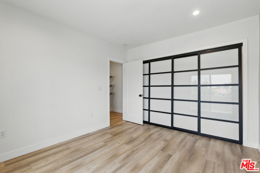 6350 Willoughby Ave Unit: 11