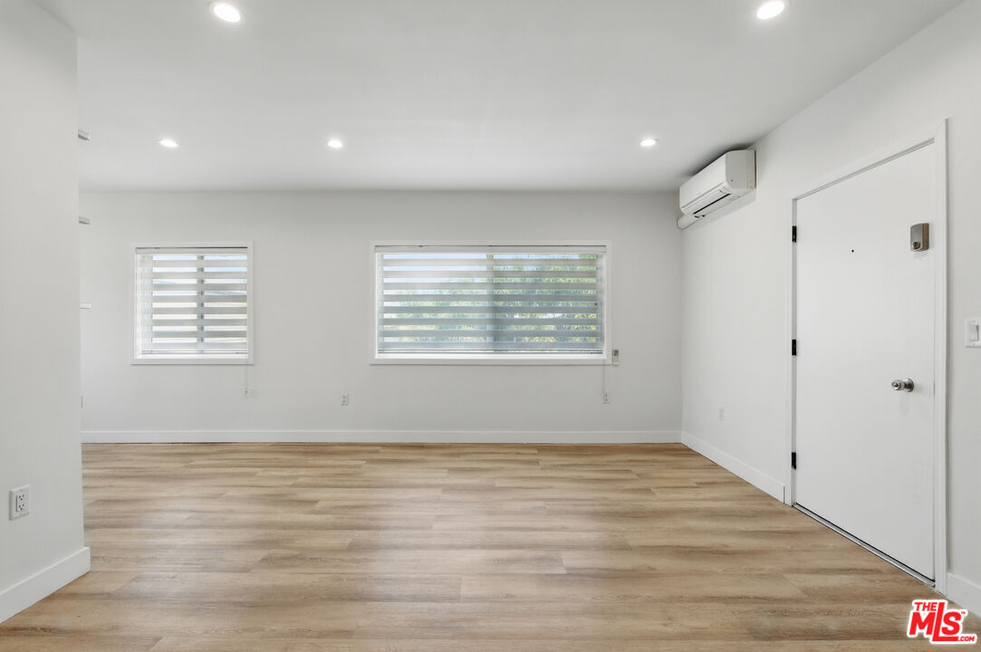 6350 Willoughby Ave Unit: 11