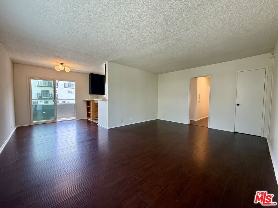 6350 Willoughby Ave Unit: #3