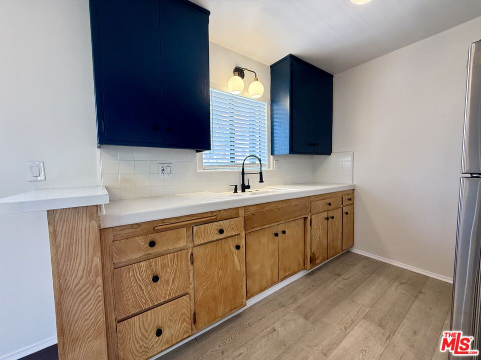 6350 Willoughby Ave Unit: #3