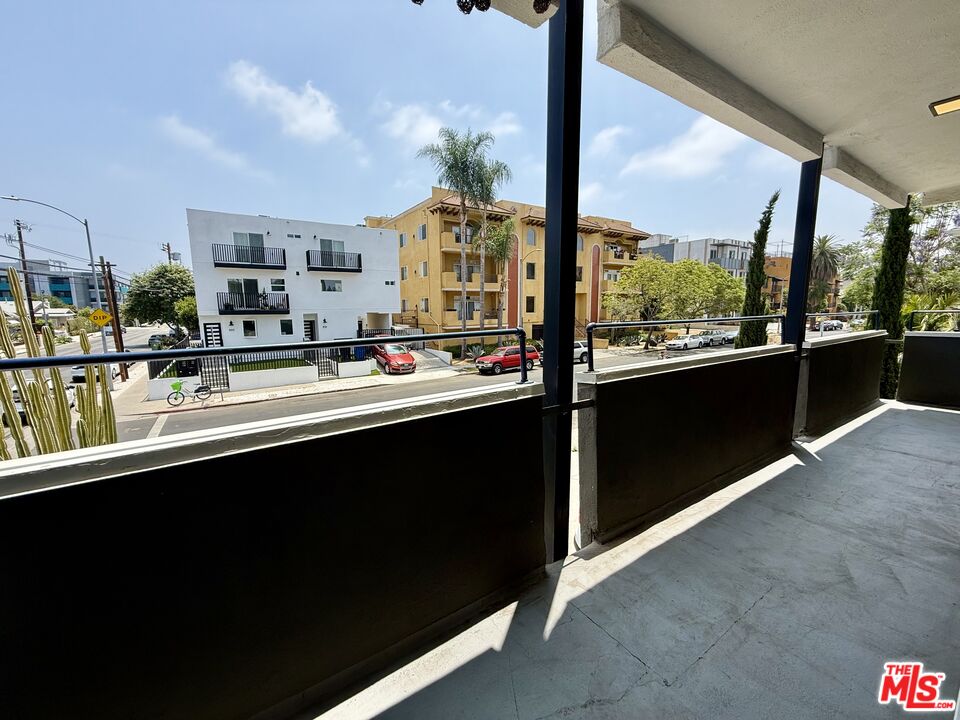 6350 Willoughby Ave Unit: #3