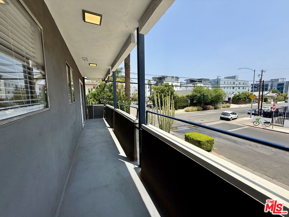 6350 Willoughby Ave Unit: #3