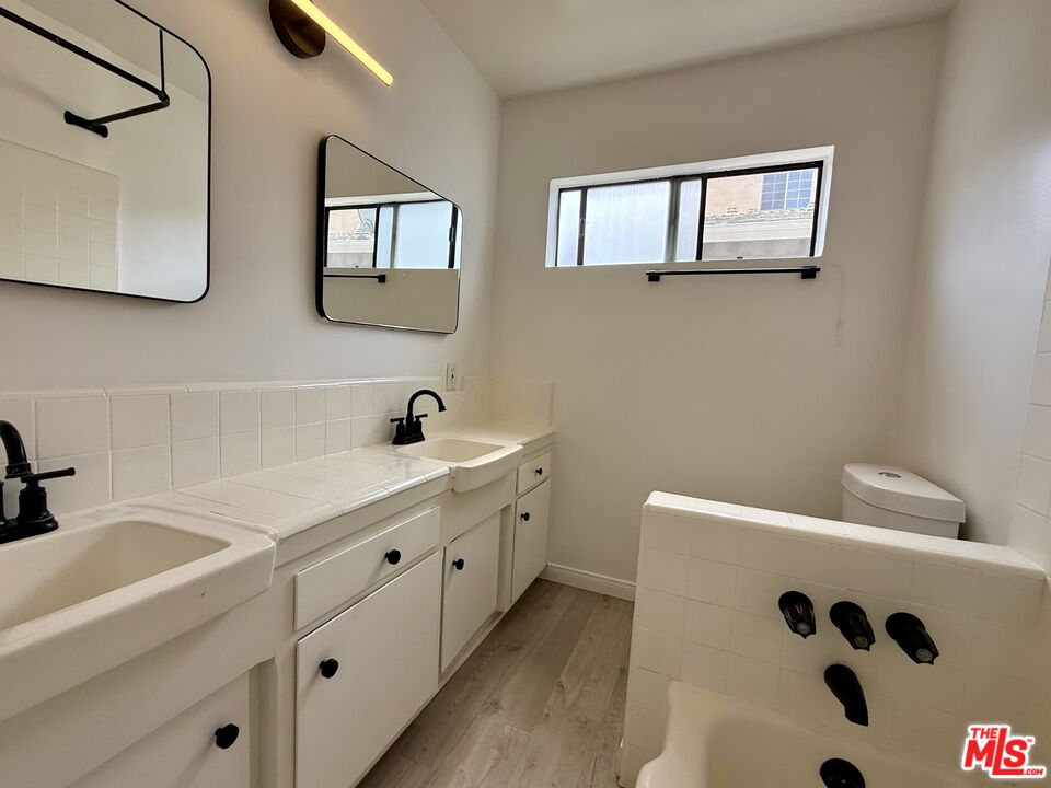 6350 Willoughby Ave Unit: #3