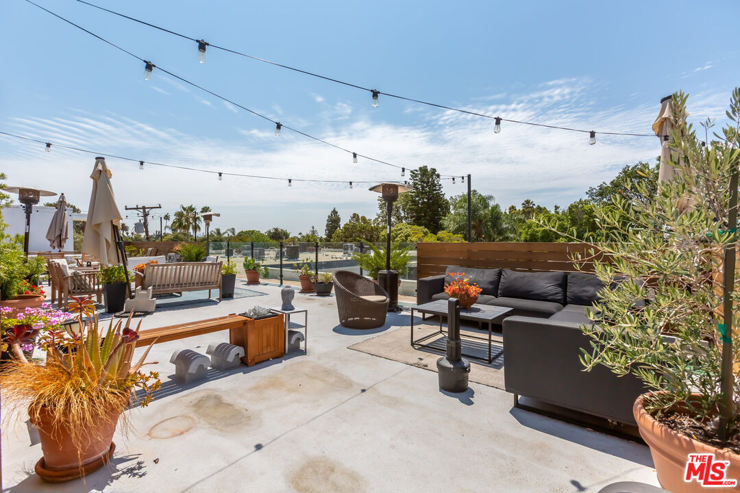 1010 N Kings Rd Unit: 308