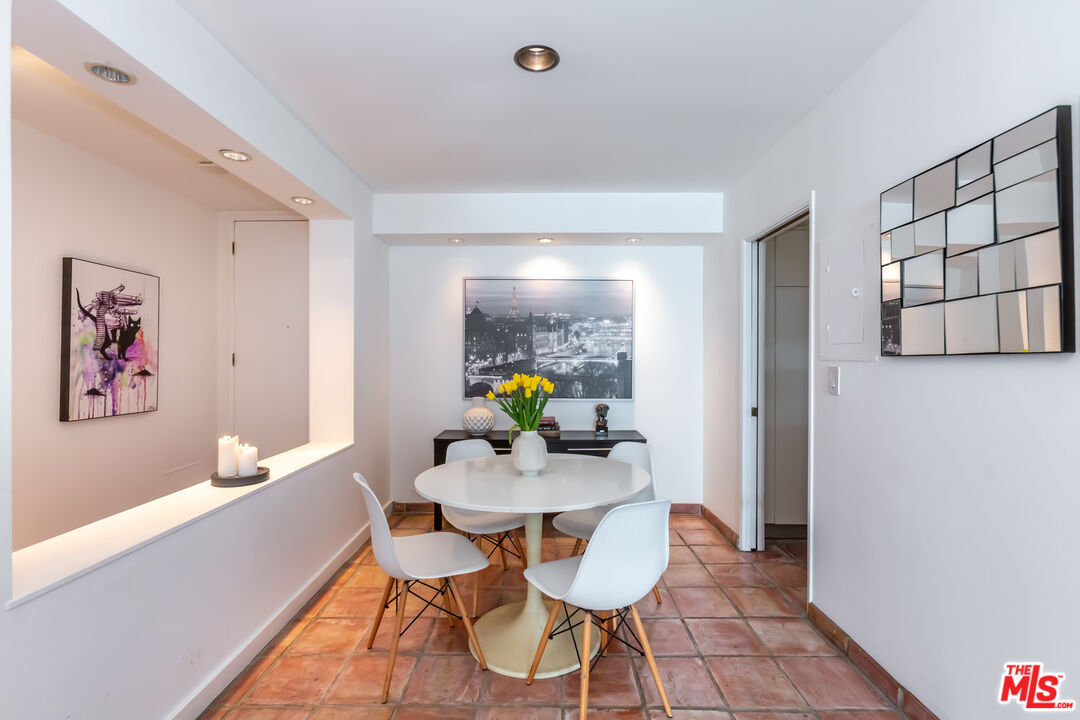 1010 N Kings Rd Unit: 308