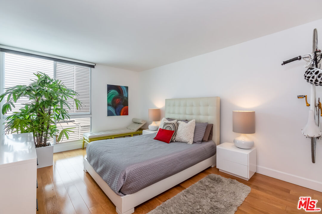 1010 N Kings Rd Unit: 308