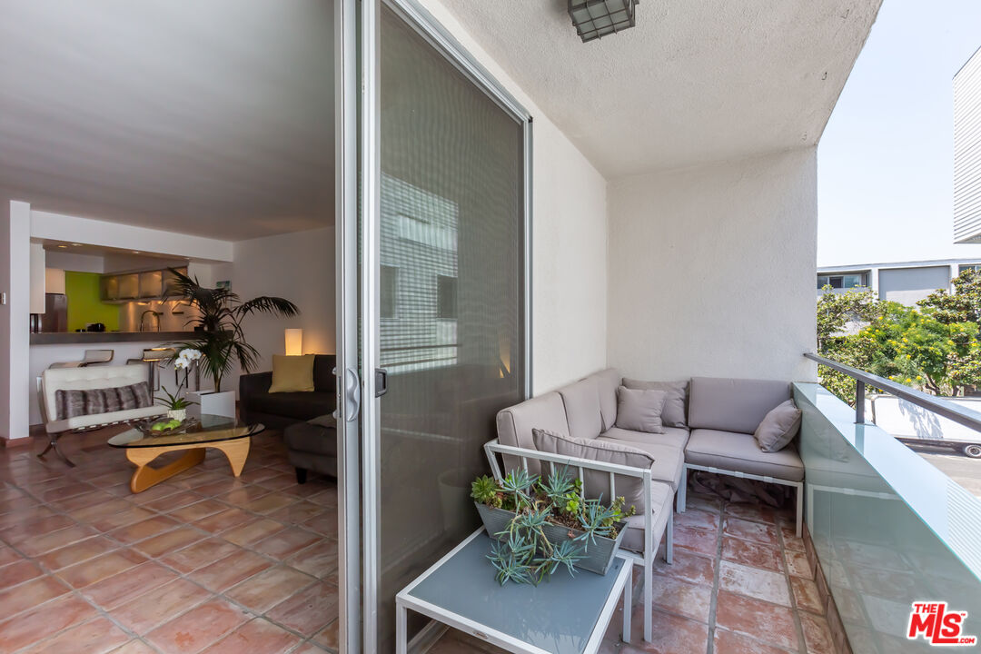 1010 N Kings Rd Unit: 308