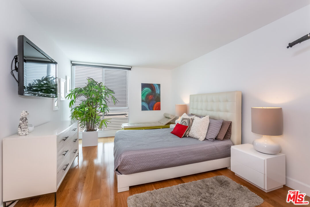 1010 N Kings Rd Unit: 308