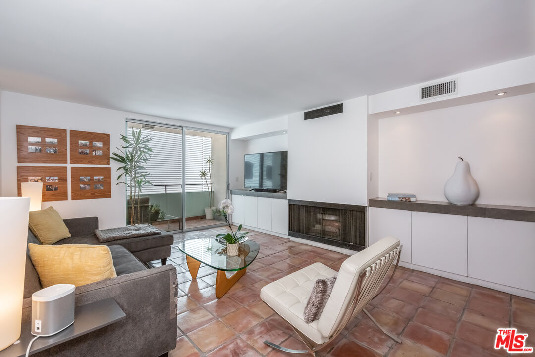 1010 N Kings Rd Unit: 308