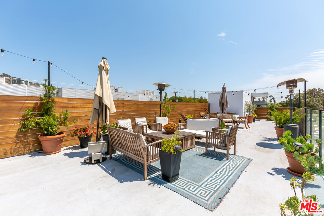 1010 N Kings Rd Unit: 308