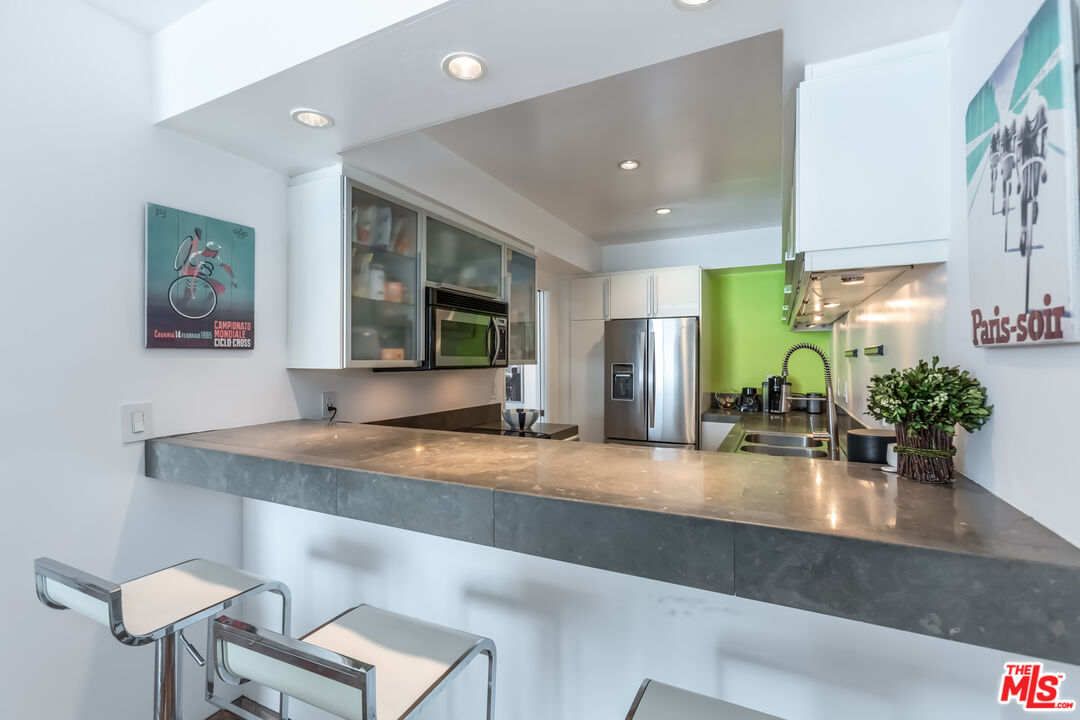 1010 N Kings Rd Unit: 308
