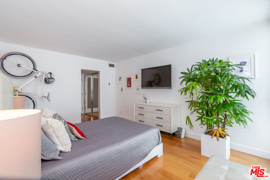 1010 N Kings Rd Unit: 308
