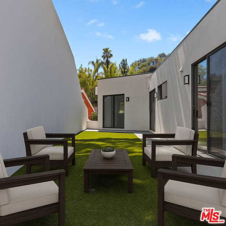2646 Rinconia Dr