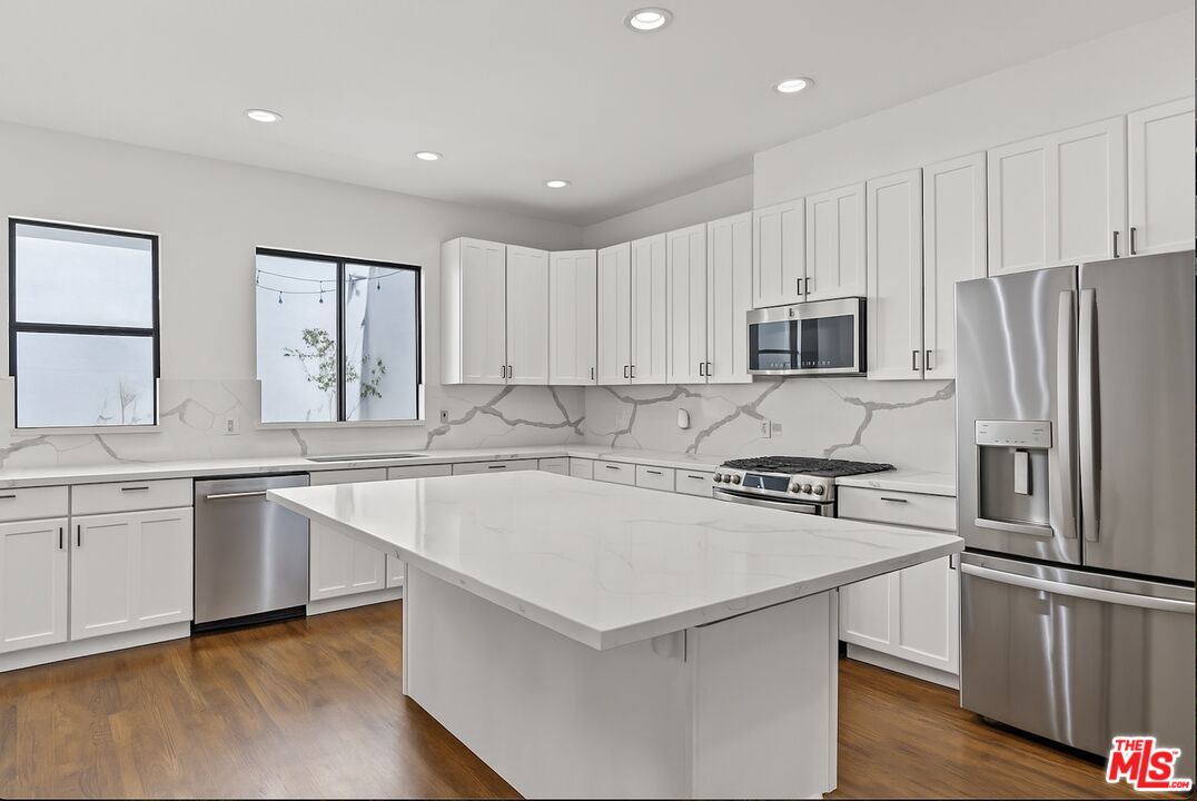 2646 Rinconia Dr