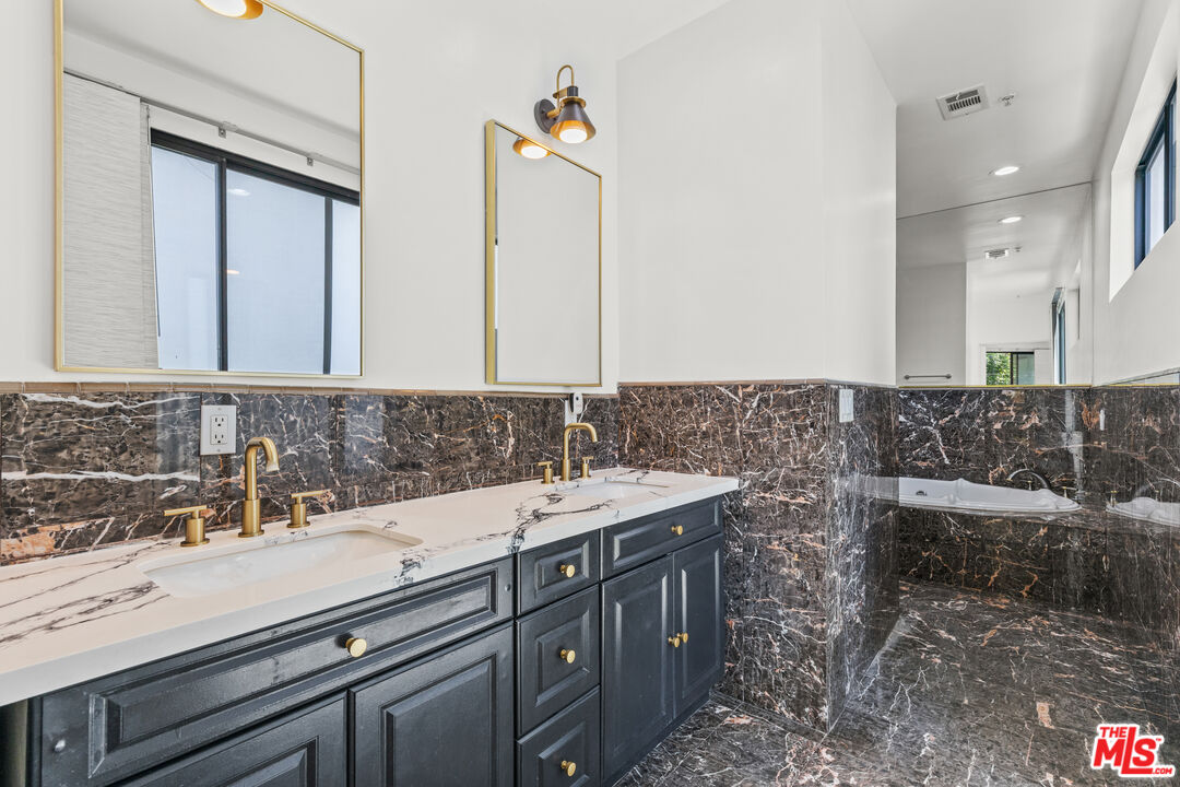 2646 Rinconia Dr