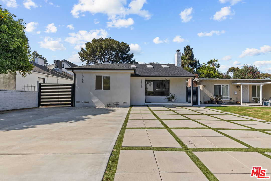 15153 La Maida St