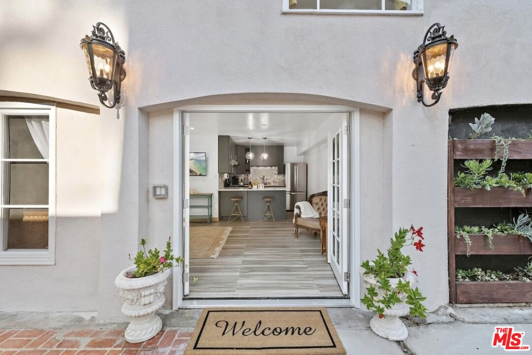 1174 Coldwater Canyon Dr