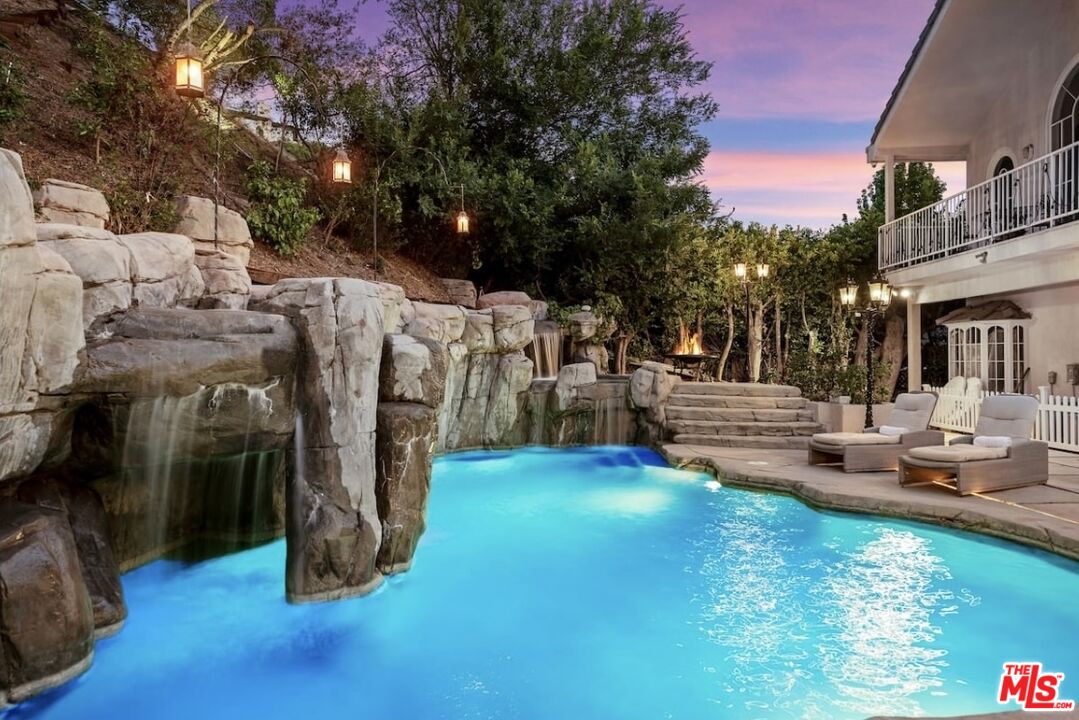 1174 Coldwater Canyon Dr