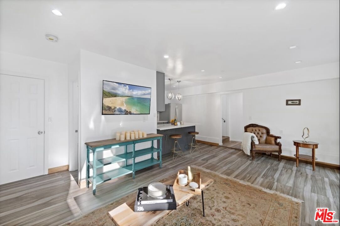 1174 Coldwater Canyon Dr