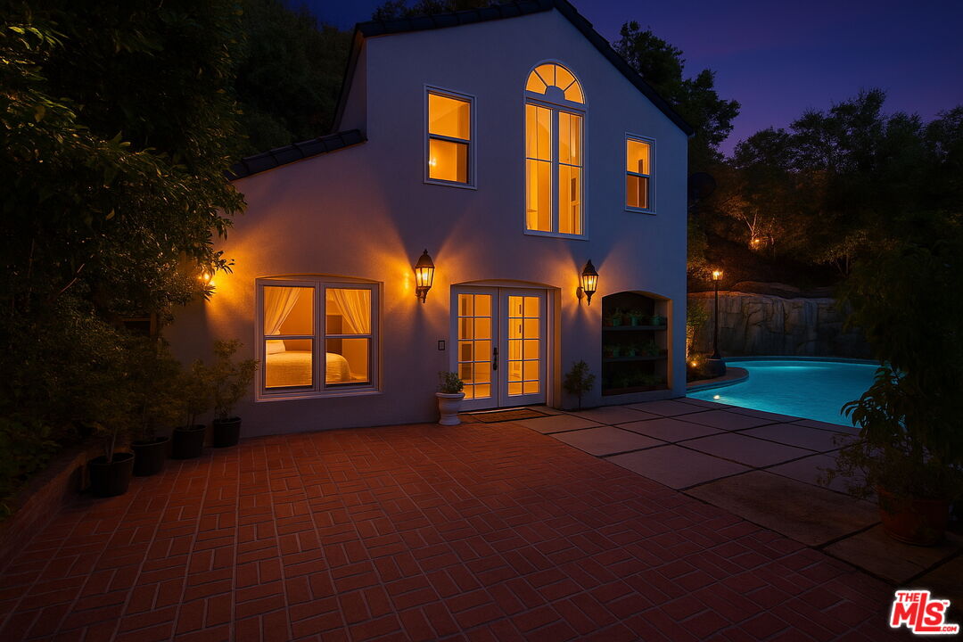 1174 Coldwater Canyon Dr