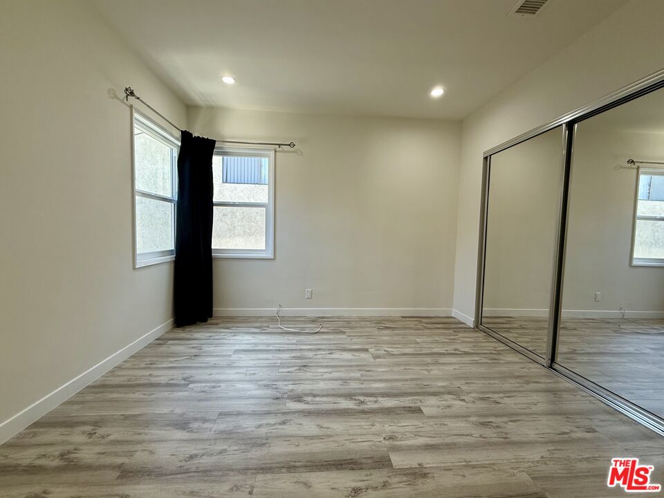 5248 Whitsett Ave Unit: 1/2